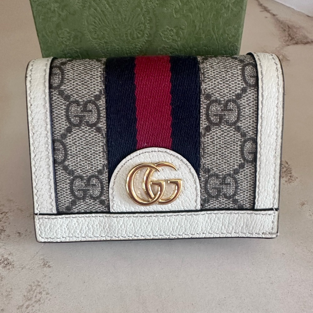 Gucci White and Gray Wallet with Gold Logo